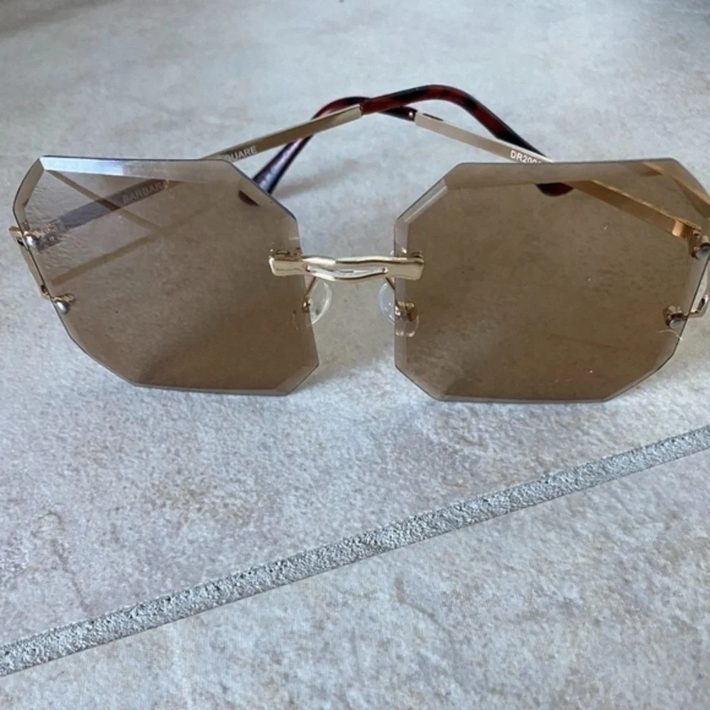 Barbara Square Rimless Sunglasses - Picture 3 of 6